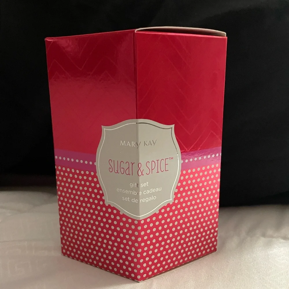 Mary Kay Sugar & Spice Body Lotion & Lip Balm Gift Set. New in Box - Picture 2 of 2